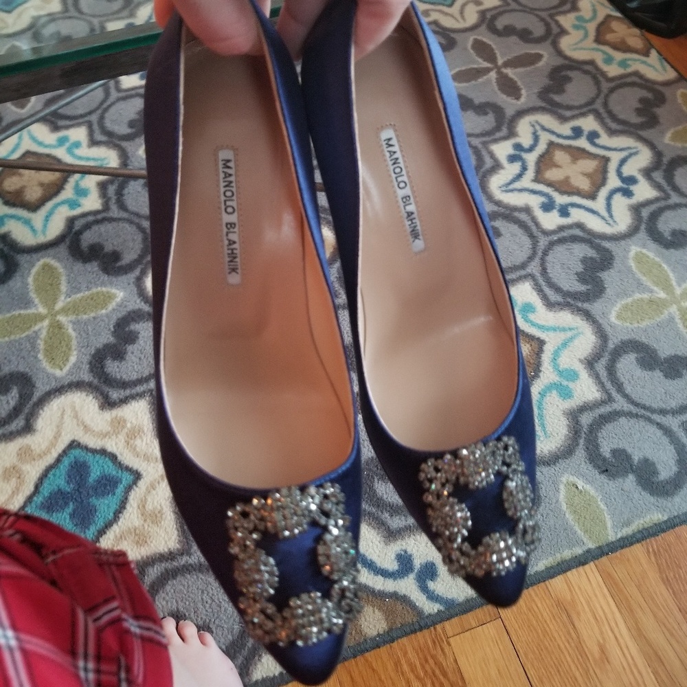 MANOLO BLAHNIK HANGISI